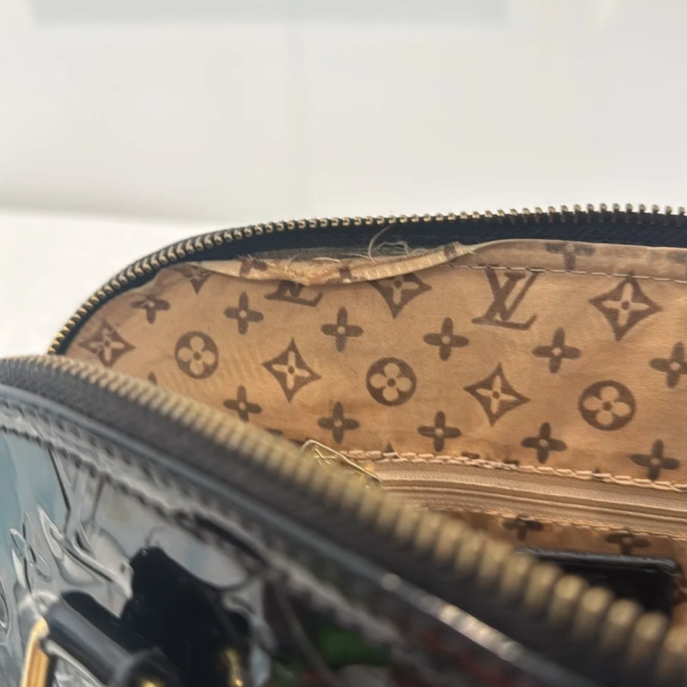 Louis Vuitton Vernis Black Patent Handbag. - Picture 8 of 13